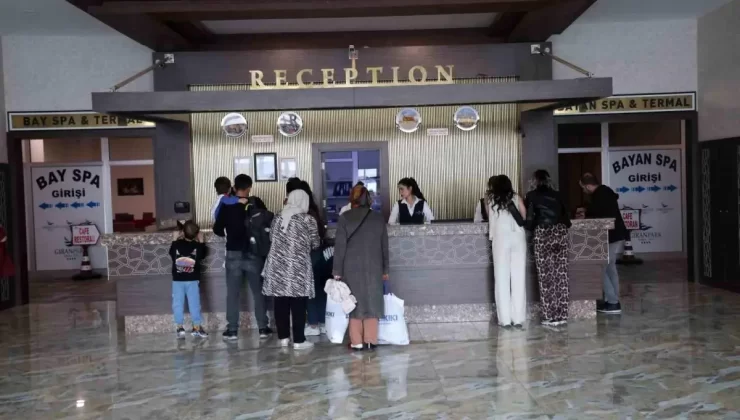 Çermik Kaplıcasında Hafta Sonu Yoğunluğu