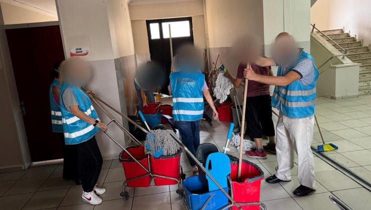 Cezaevinden izinli çıktılar! Ara tatilde İstanbul’daki okulları temizlediler