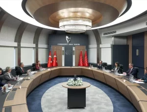 CHP Genel Başkanı Özel, DEM Parti Eş Genel Başkanları Hatimoğulları ve Bakırhan ile görüştü