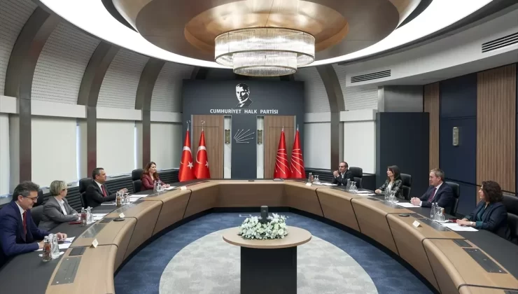 CHP Genel Başkanı Özel, DEM Parti Eş Genel Başkanları Hatimoğulları ve Bakırhan ile görüştü