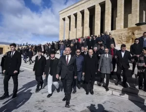 CHP Genel Başkanı Özel, Öğretmenler Günü dolayısıyla Anıtkabir’i ziyaret etti