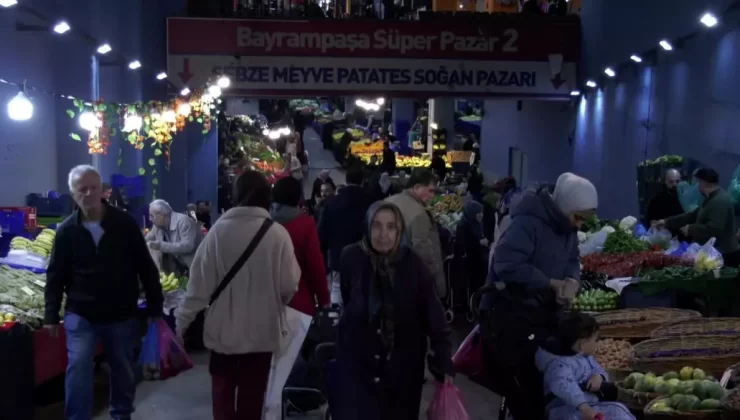 CHP Lideri Özel ile Cumhurbaşkanı Erdoğan’ın “Pazar Ziyareti” Tartışması Pazar Yerinde Yankı Buldu: Yaşama Şansımızı Aldı Elimizden, Seçim İstiyoruz.