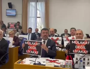 CHP Milletvekilleri Mülakatı Protesto Etti
