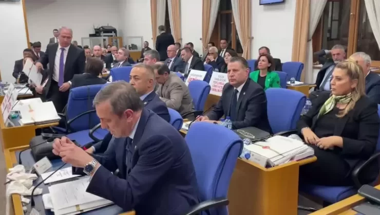 CHP’li Vekiller Bakanı Protesto Etti