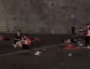 Çin’de bir araç kalabalığın arasına daldı