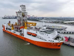 Çin’in Derin Okyanus Sondaj Gemisi Hizmete Girdi