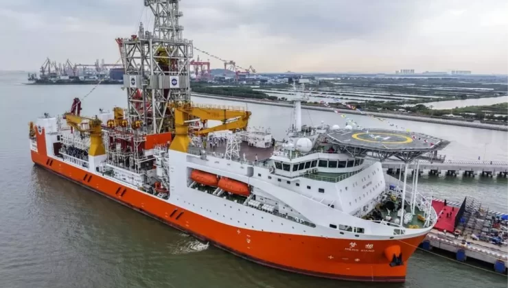 Çin’in Derin Okyanus Sondaj Gemisi Hizmete Girdi