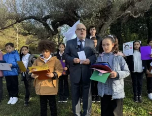 Çocuklar Şiirle Haklarını Savundu