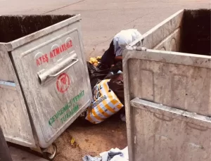 Çöpten Yiyecek Toplayan Dilenci Gözaltına Alındı