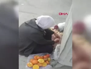 Çöpten Yiyecek Topluyor Gibi Dilenirken Yakalandı