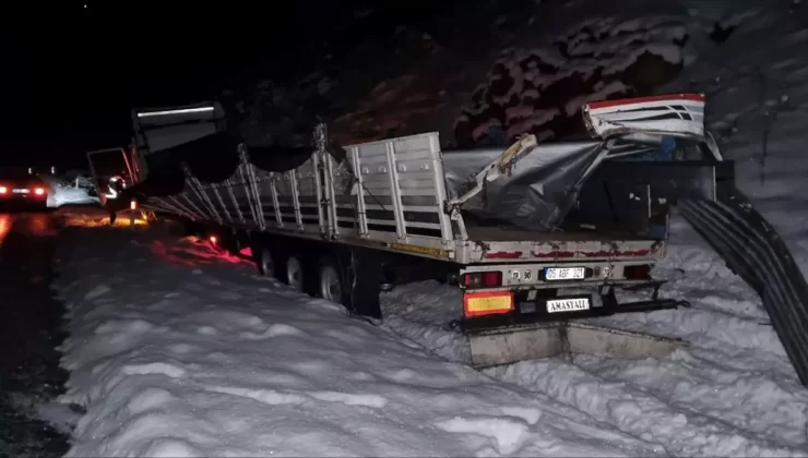 Çorum’da Kamyonet Devrildi: 3 Yaralı