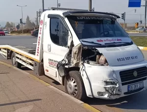 Çorum’da Oto Kurtarıcı-Traktör Çarpıştı: 1 Yaralı