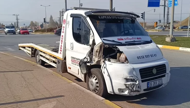 Çorum’da Oto Kurtarıcı-Traktör Çarpıştı: 1 Yaralı