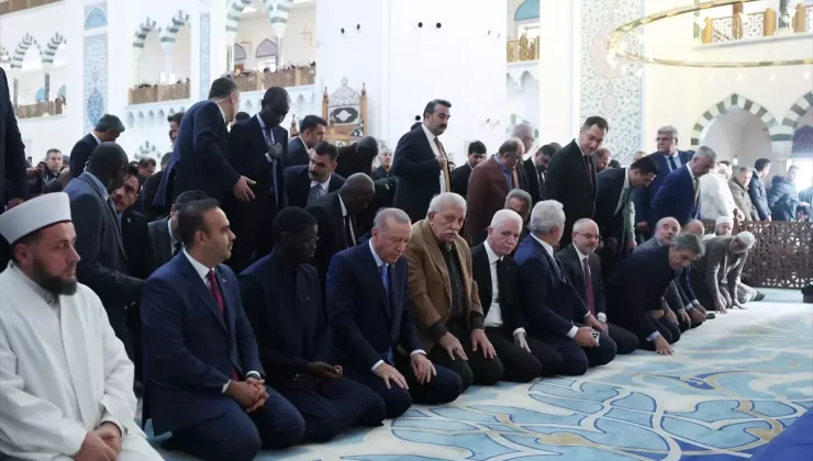 Cumhurbaşkanı Erdoğan, cuma namazını Büyük Çamlıca Camisi’nde kıldı