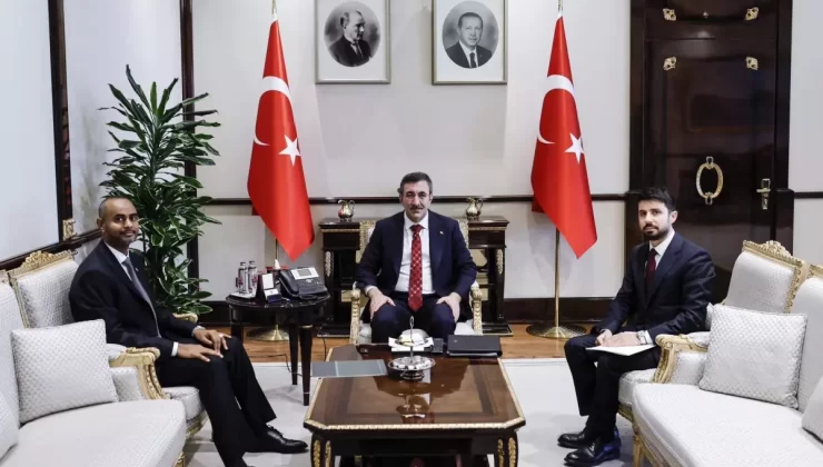 Cumhurbaşkanı Yardımcısı Cevdet Yılmaz, Somali Savunma Bakanı ile Görüştü