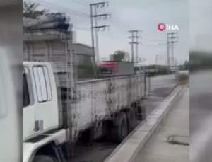 D-100’de Bariyerleri Aşan Otomobil Tıra Asılı Kaldı