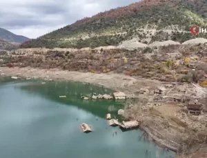 Darıbükü Köyü Sonbaharda Kartpostallık Görüntüler Sunuyor