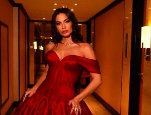 Demet Özdemir, Dubai’de düzenlenen DIAFA Ödül Töreni’nde! Kırmızı gelinliğiyle göz kamaştırdı