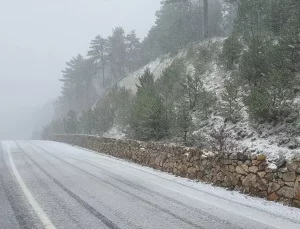 Demirci’de Mevsimin İlk Karı Yağdı