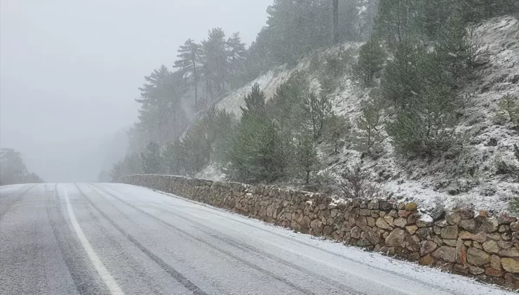 Demirci’de Mevsimin İlk Karı Yağdı
