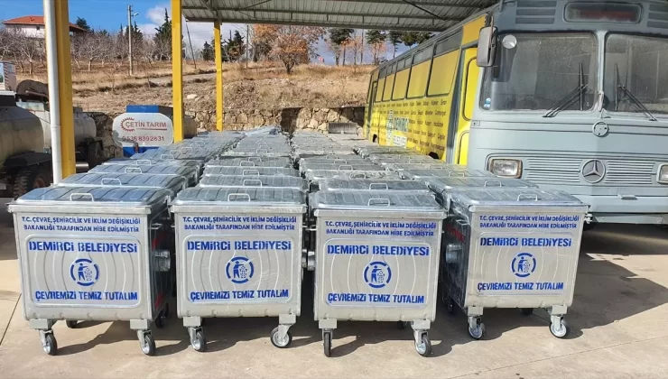 Demirci’ye 366 Çöp Konteyneri Hibe Edildi