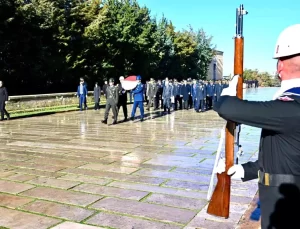 Demirtaş, Atatürk’ü Anıtkabir’de andı