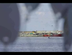 Deniz Atıklarından Sanat Eseri: Döngü