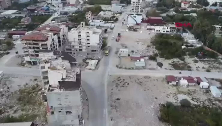 Depremde Eşini ve Çocuğunu Kaybeden Öğretmen: ‘Öğrencilerim Tek Tesellim’