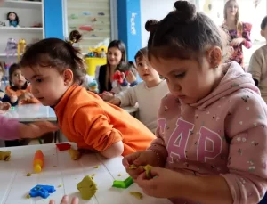 Depremde kaybedilen öğretmenin anısı yaşatılıyor