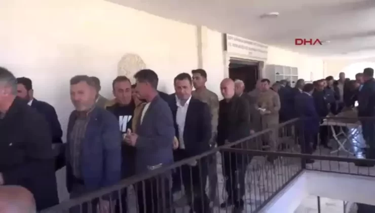 Derik’te Şehit Kaymakam Safitürk Anıldı