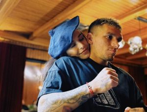 Devrim Özkan’dan Galatasaray taraftarına sitem: “Ben yenge değilim, Torreira enişte”