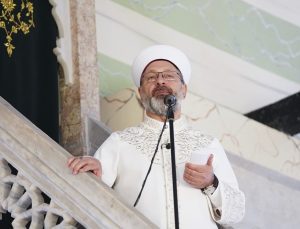Diyanet İşleri Başkanı Erbaş, öğretmenlerin toplumdaki rolünü vurguladı