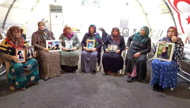 Diyarbakır Anneleri 1904. Günde Evo Nöbeti Tutuyor