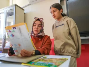 Diyarbakır’da gönüllü öğretmenler, öğrencileri ara tatilde sınavlara hazırlıyor