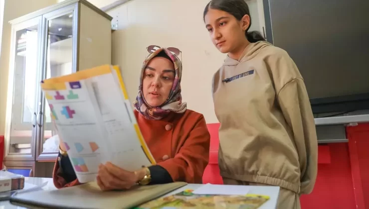 Diyarbakır’da gönüllü öğretmenler, öğrencileri ara tatilde sınavlara hazırlıyor