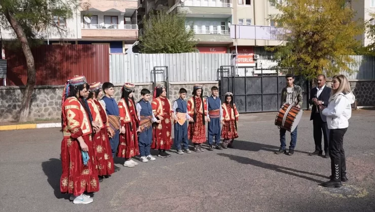 Diyarbakır’da Özel Öğrencilerden Halk Oyunları Gösterisi
