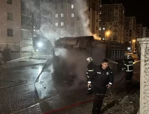 Diyarbakır’da Park Halindeki Tır Yandı