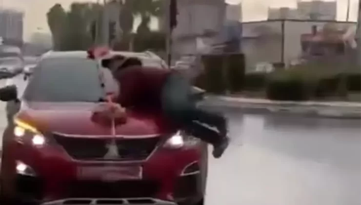 Düğün Arabasına Atlayan Dilenci Darp Edildi