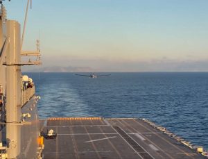 Dünyada ilk: Bayraktar TB3, TCG Anadolu’ya başarıyla inip kalktı