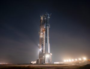 Dünyanın en güçlü ve en büyük roketi “muz” ile havalandı: İşte eşsiz manzaralar