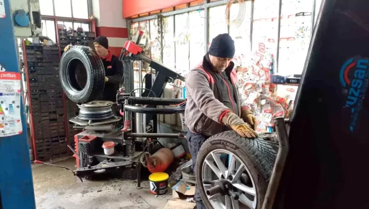 Düzce’de Kar Yağışı Lastikçilerde Yoğunluk Yarattı