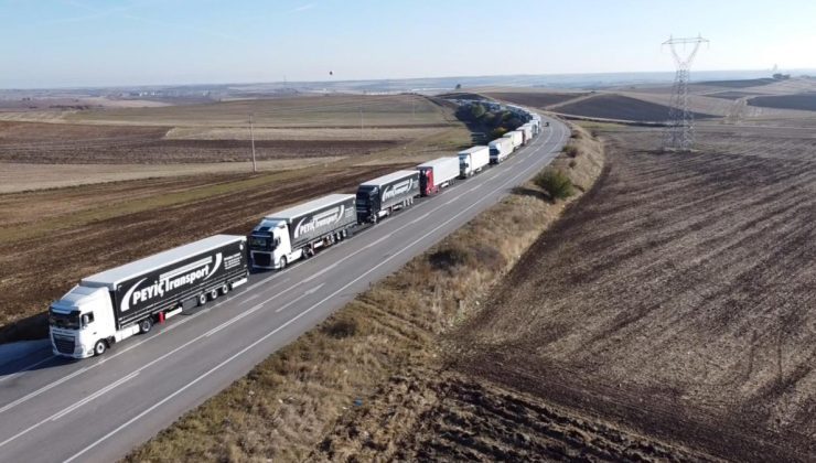 Edirne Hamzabeyli’de 25 kilometrelik tır kuyruğu