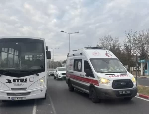 Edirne’de Minibüs Kazası: Bir Öğrenci Yaralandı