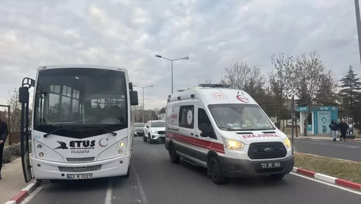 Edirne’de Minibüs Kazası: Bir Öğrenci Yaralandı