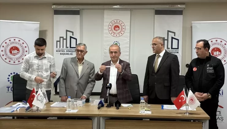 Elazığ’da Kura Çekimiyle 302 Konut Sahiplerini Buldu