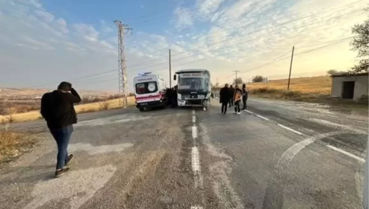 Elazığ’da Otobüs ile Kamyonet Çarpıştı: 4 Yaralı
