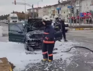 Elazığ’da Seyir Halindeki Otomobil Yangın Düşüldü