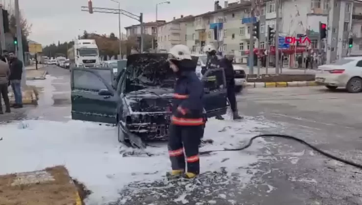 Elazığ’da Seyir Halindeki Otomobil Yangın Düşüldü