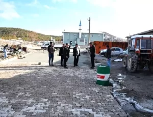 Emet’te Sanayi Bölgesinde Parke Taşı Çalışmaları Sürüyor