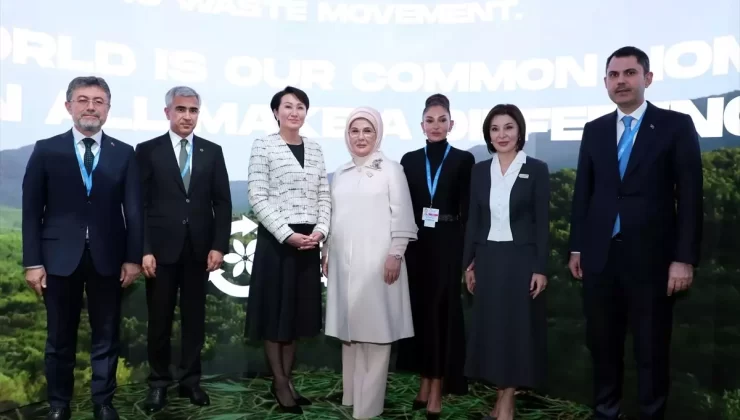 Emine Erdoğan, COP29’da Cumhurbaşkanlığı İletişim Başkanlığının “Sıfır Atık” pavilyonunu ziyaret etti